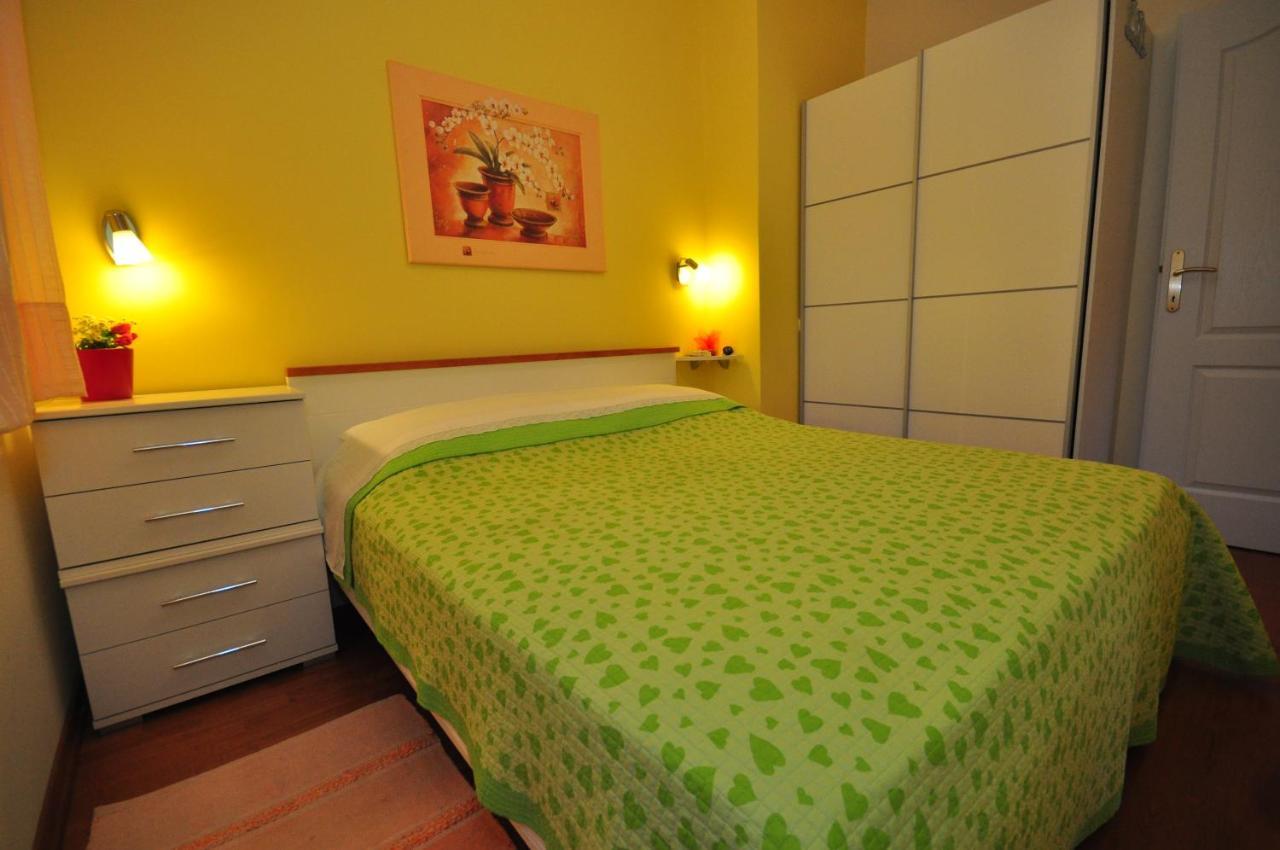 Tri Palme Apartment Prvic Sepurine Bagian luar foto