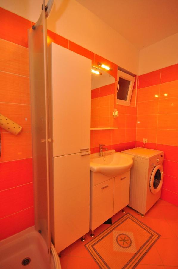 Tri Palme Apartment Prvic Sepurine Bagian luar foto