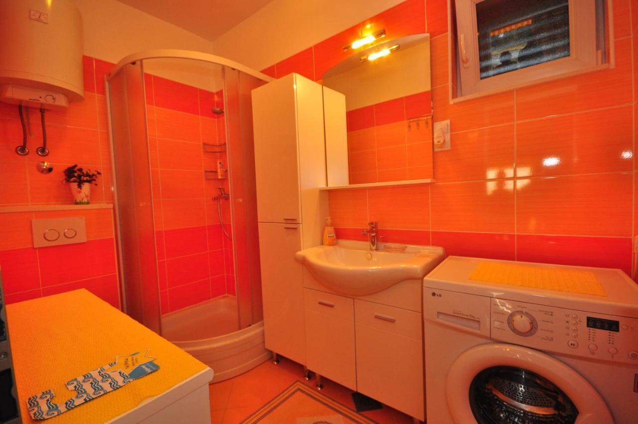 Tri Palme Apartment Prvic Sepurine Bagian luar foto