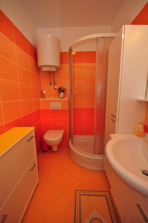 Tri Palme Apartment Prvic Sepurine Bagian luar foto