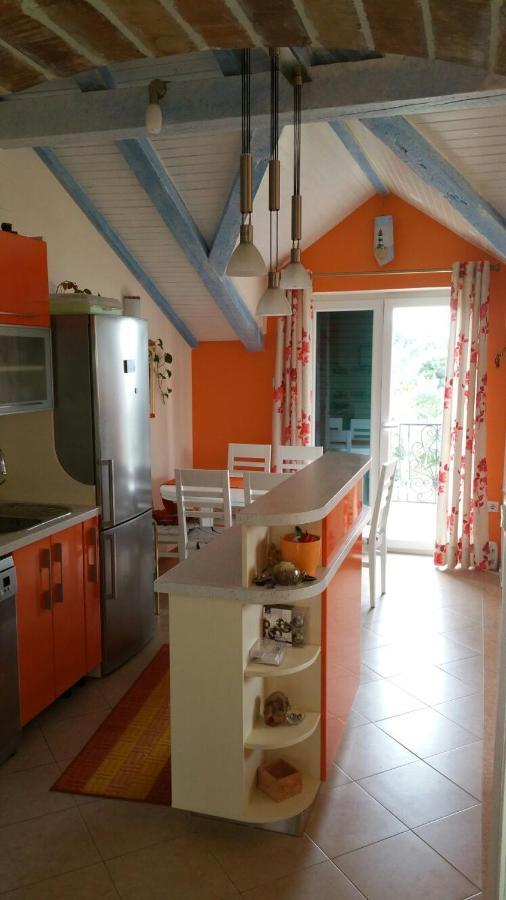 Tri Palme Apartment Prvic Sepurine Bagian luar foto